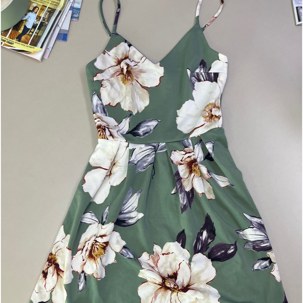 Monteau Los Angeles spaghetti strap neck floral dress size s